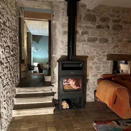 Domaine De Famille Aux Deux Vieux Platanes Villa Saint-Germain-au-Mont-dʼOr