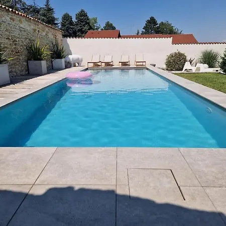 Domaine De Famille Aux Deux Vieux Platanes Villa Saint-Germain-au-Mont-dʼOr