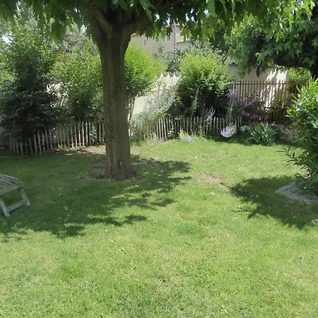 Domaine De Famille Aux Deux Vieux Platanes 别墅