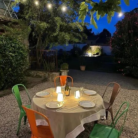 Domaine De Famille Aux Deux Vieux Platanes *