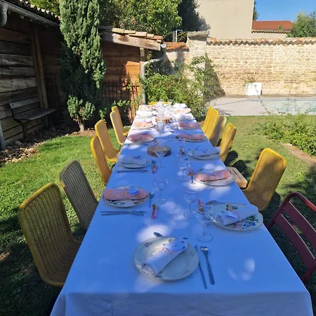 Domaine De Famille Aux Deux Vieux Platanes 别墅 *