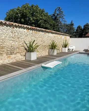 Domaine De Famille Aux Deux Vieux Platanes *